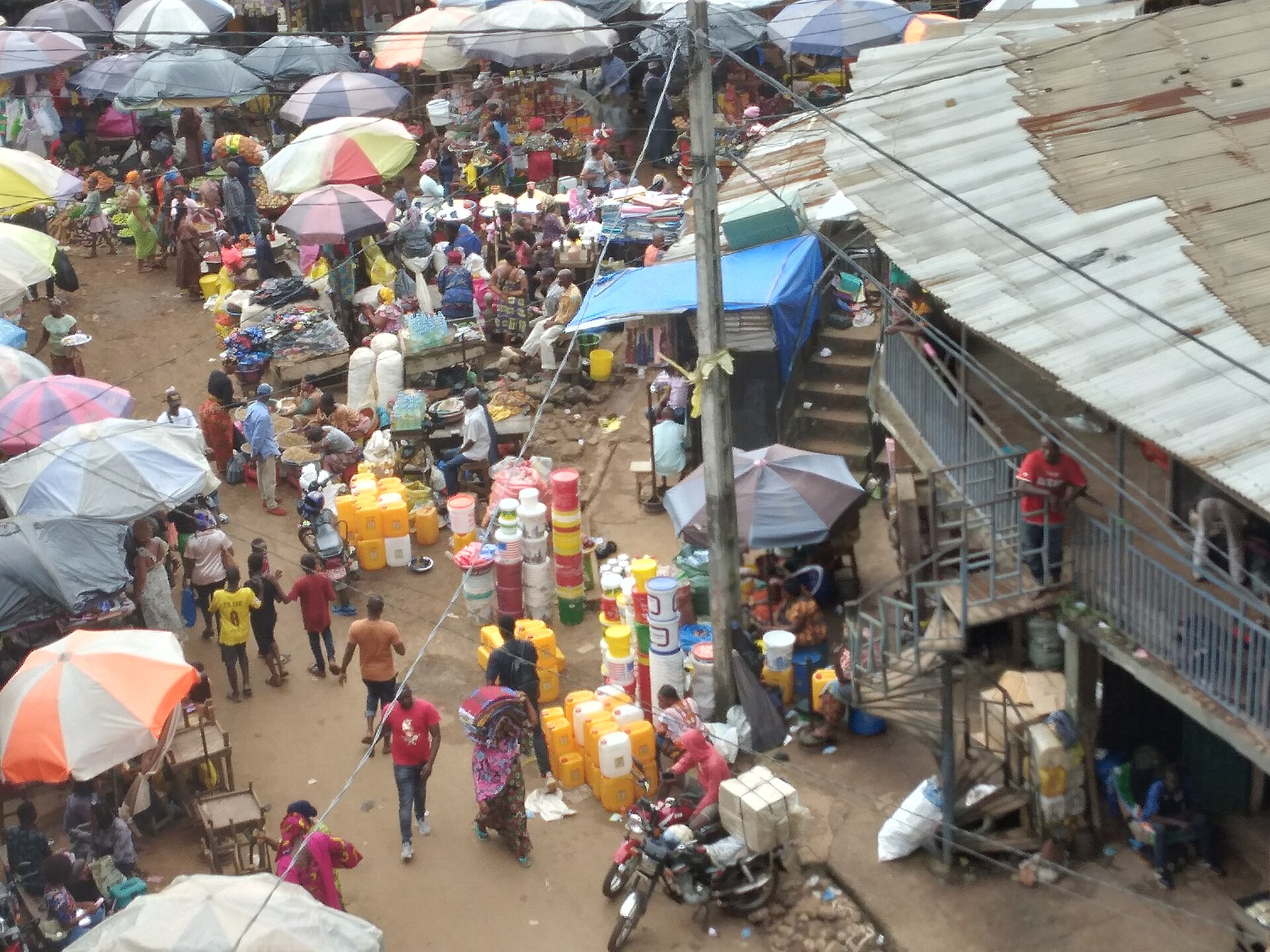 Le marché de Madina vu d'en haut, à Conakry