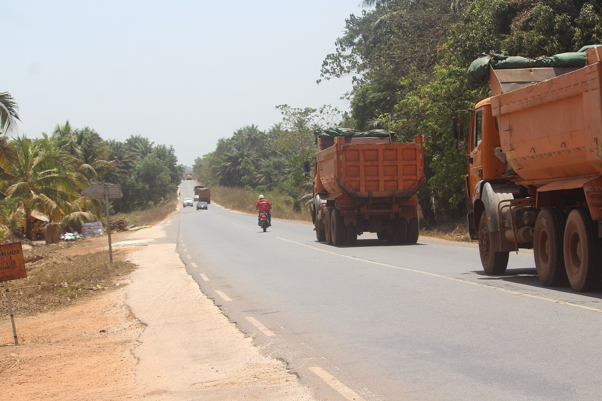 Trucks on the Boké road
